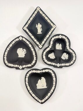 Set Of 4 WEDGWOOD Black Jasperware Bridge Card Suit Plates Trinket Dishes Vtg